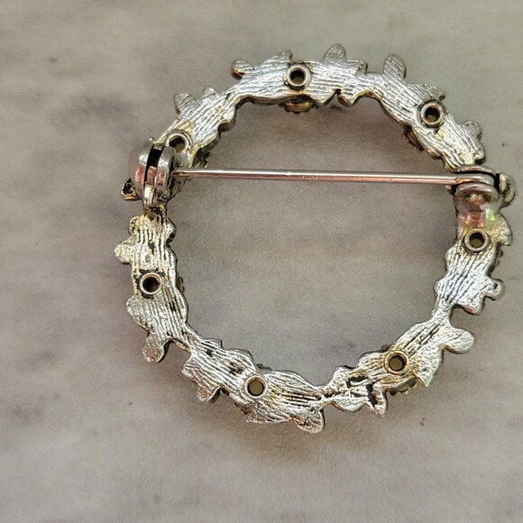 Vintage Floral Wreath Circle Brooch Pin Gold Tone Faux Pearl Flower Jewelry - Picture 7 of 9